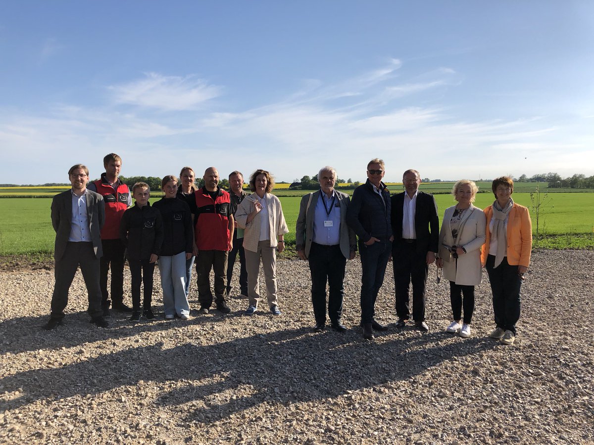 Europarl_DK's tweet photo. .@EP_Agriculture-udvalget med @LinsNorbert og @AsgeriEU i spidsen er i disse dage på inspirationstur i det jyske. I dag blev MEP’erne introduceret til præcisionslandbrug på Løkkegaard i Gylling og dansk fødevareinnovation hos @ArlaDanmark i Viby
#eudk #dkgreen https://t.co/kJj63vHDMx