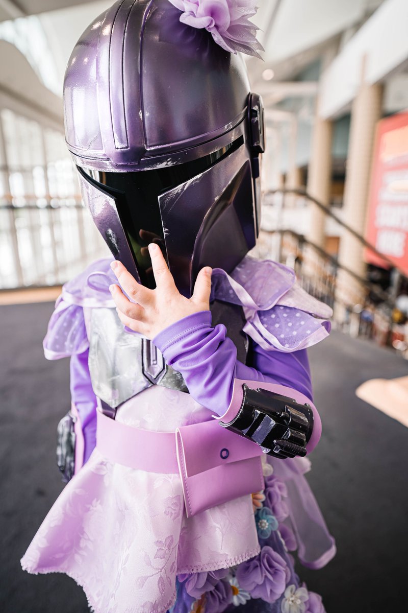 SomethingSoSam's tweet photo. Zelda's first con was a success in her Isabela #Encanto #Mandalorian mashup! @disneyplus @thejaredbush @Lin_Manuel #MEGACONOrlando https://t.co/IwI78tffRk