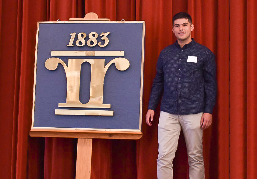 Reinhardt_Univ's tweet photo. "Salvatore Riggi Strikes the Right Note at Reinhardt" ЁЯО╣ Read about Sal's journey at Reinhardt!ЁЯжЕ
ЁЯФЧ https://t.co/cdFNo5IYR2
#reinhardtuniversity | #RUstudents https://t.co/5hNSkw54Zy