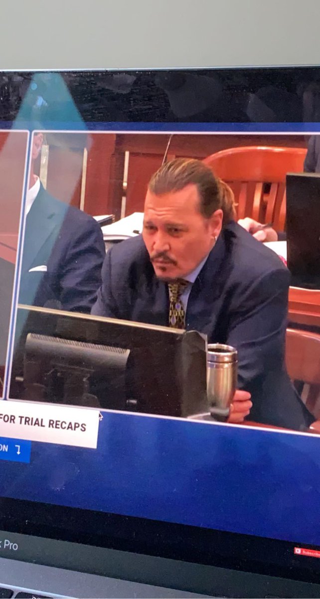 gloryokings's tweet photo. Johnny Depp is fed up at this point 😂

#JohnnyDeppAmberHeardTrial #JohnnyDeppVsAmberHeard https://t.co/WNcGSlW3b9