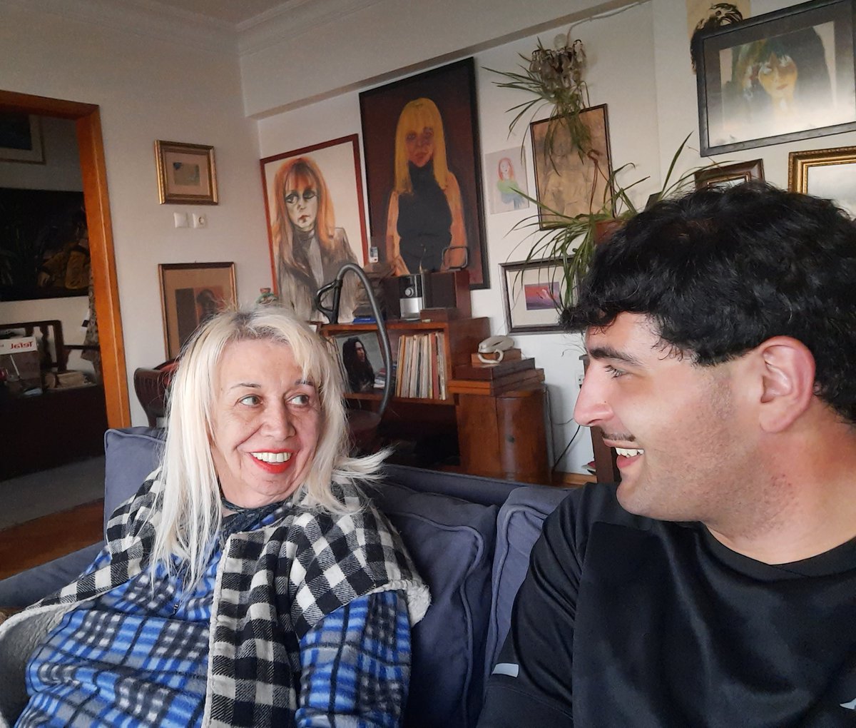 Yıllar sonra Lâle Müldür'le (<a href="/LleMuldur/">Lâle Müldür</a>) birbirimizi yeniden maskesiz görmenin mutluluğuyla...