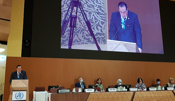 MINSAPCuba's tweet photo. El Titular cubano de #Salud al intervenir en la 75.ª  Asamblea Mundial de la Salud defendió, en nombre de #Cuba, el tema al que se nos convoca: "Salud para la paz; paz para la Salud". 

#CubaPorLaVida #CubaCoopera 
Abrimos hilo🧵⬇️ https://t.co/KchXpypalg