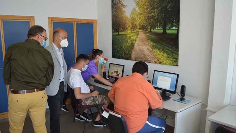 InfoMolina_es's tweet photo. El Ayuntamiento de Molina de Segura destina 22.000 euros al convenio con la asociación TEDIS para subvencionar su Centro de Atención a Personas con Discapacidad
#molinadesegura #TEDIS
https://t.co/lib3Dq733c https://t.co/E4GT5RYJfn