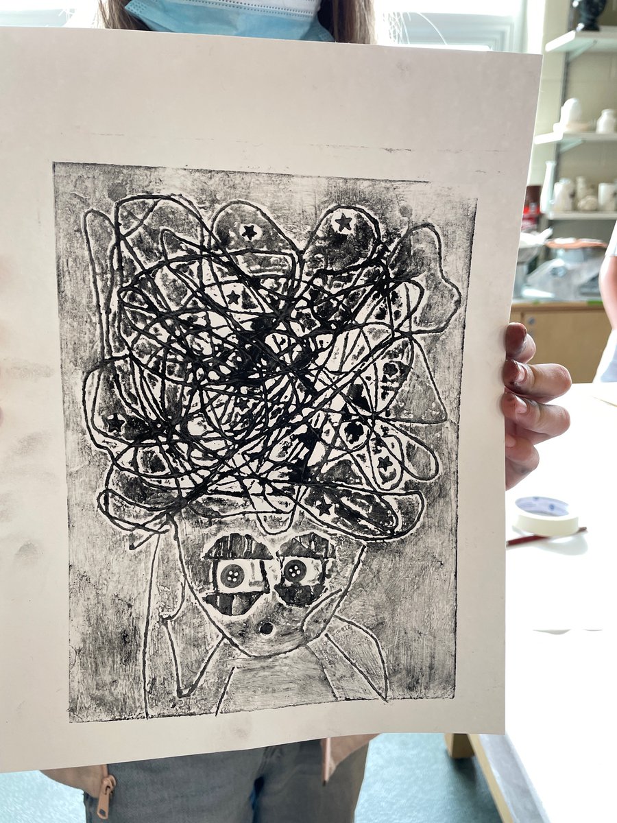 ArtWithHarris's tweet photo. Visualizing Memories || 8th grade artists at @BrickellAcademy experimenting with collagraphs and our printing press. #printmaking #collagraphs #arteducation #studio #art #printmaking https://t.co/RrsI5NOOpi