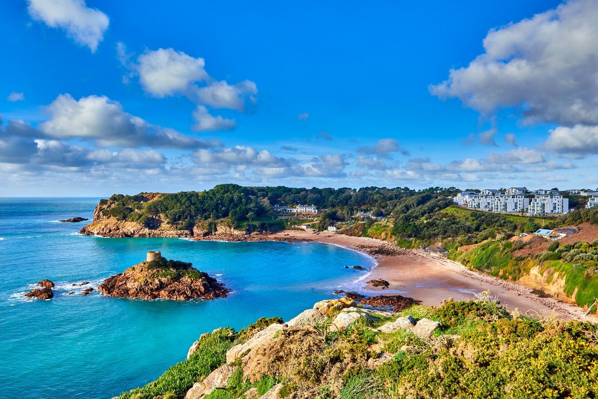 Daydreaming about your next trip?🤔✈️Flights to Jersey started again this weekend!

✈Flights operate every Saturday and you can book online with Jersey Travel or Premier Holidays, or pop into Fairs Lloyds Travel located in our terminal

👉 orlo.uk/0df7a