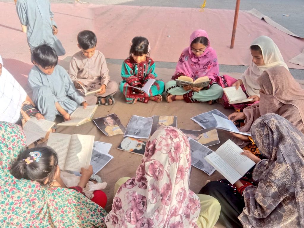 MahrangBaloch_'s tweet photo. A Sit-in protest is organised against the killing of Dad Jan Baloch in Panjgur. The children joined the camp with their books for a peaceful #Balochistan, Our collective struggle against injustices is the hope and strength of our nation.

#JusticeForDadJanBaloch https://t.co/g3tINZ1nxE