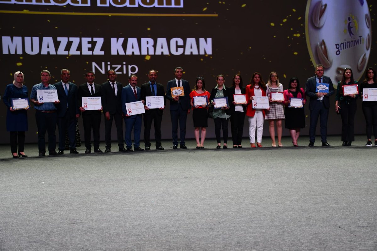 ilkokulu_emre's tweet photo. 2021 yılı eTwining Avrupa  Kalite Etiketi sürecini başarıyla sonuçlandıran öğretmen ve öğrencilerimizi canı gönülden tebrik ederiz.@gul_davut
@yasintepe @erdalkilinc27 @serhat_bayhan @uygarpaylar @sifirbir_musti @etwgaziantep https://t.co/QBbCZozfhL