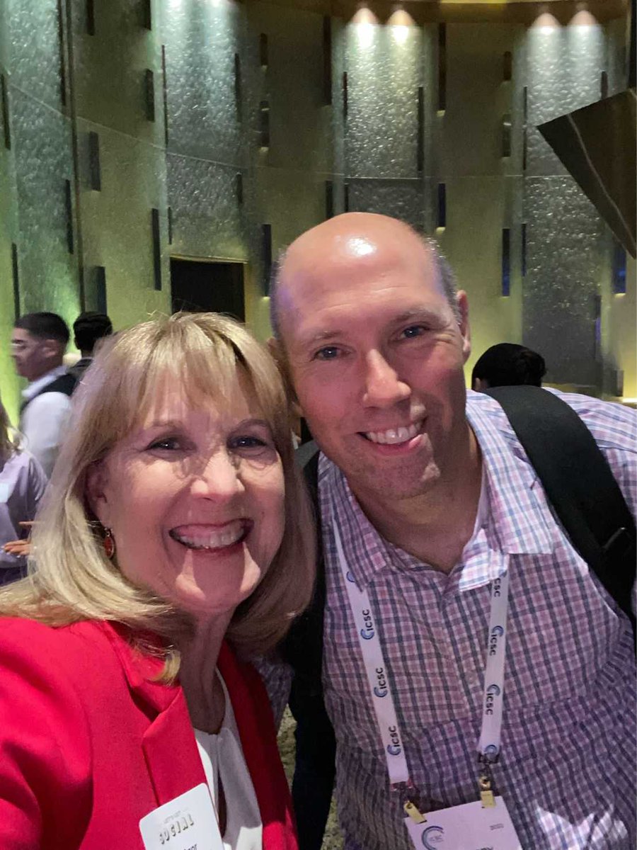Bethazor1's tweet image. Let&apos;s Get Social! Great to meet up with Lash Hairston, @gpretales, @BrokerBoomerLNK and other at @theBrokerlist&apos;s Let&apos;s Get Social Social. 😆

So good to be back together again! #ICSCVegas #icscrecon