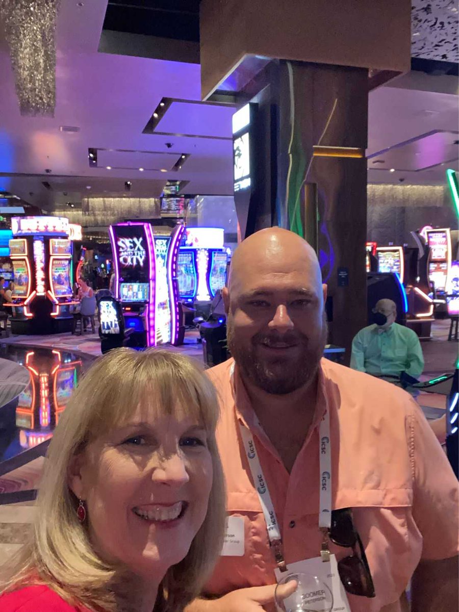 Bethazor1's tweet image. Let&apos;s Get Social! Great to meet up with Lash Hairston, @gpretales, @BrokerBoomerLNK and other at @theBrokerlist&apos;s Let&apos;s Get Social Social. 😆

So good to be back together again! #ICSCVegas #icscrecon