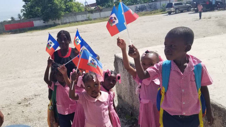 nesmymanigat's tweet photo. #MARTISSANT
“Réouvrir les portes d’une école permet à l’École d’aider à réouvrir d’autres portes”. Après #LaSaline #CitéSoleil, 350 élèves de l’école nationale d’application de Martissant ont retrouvé ce 23 mai leurs locaux après 11 mois de fermeture. #LekòlPaKaTann @UNICEFHaiti https://t.co/pcHEPEd8vZ