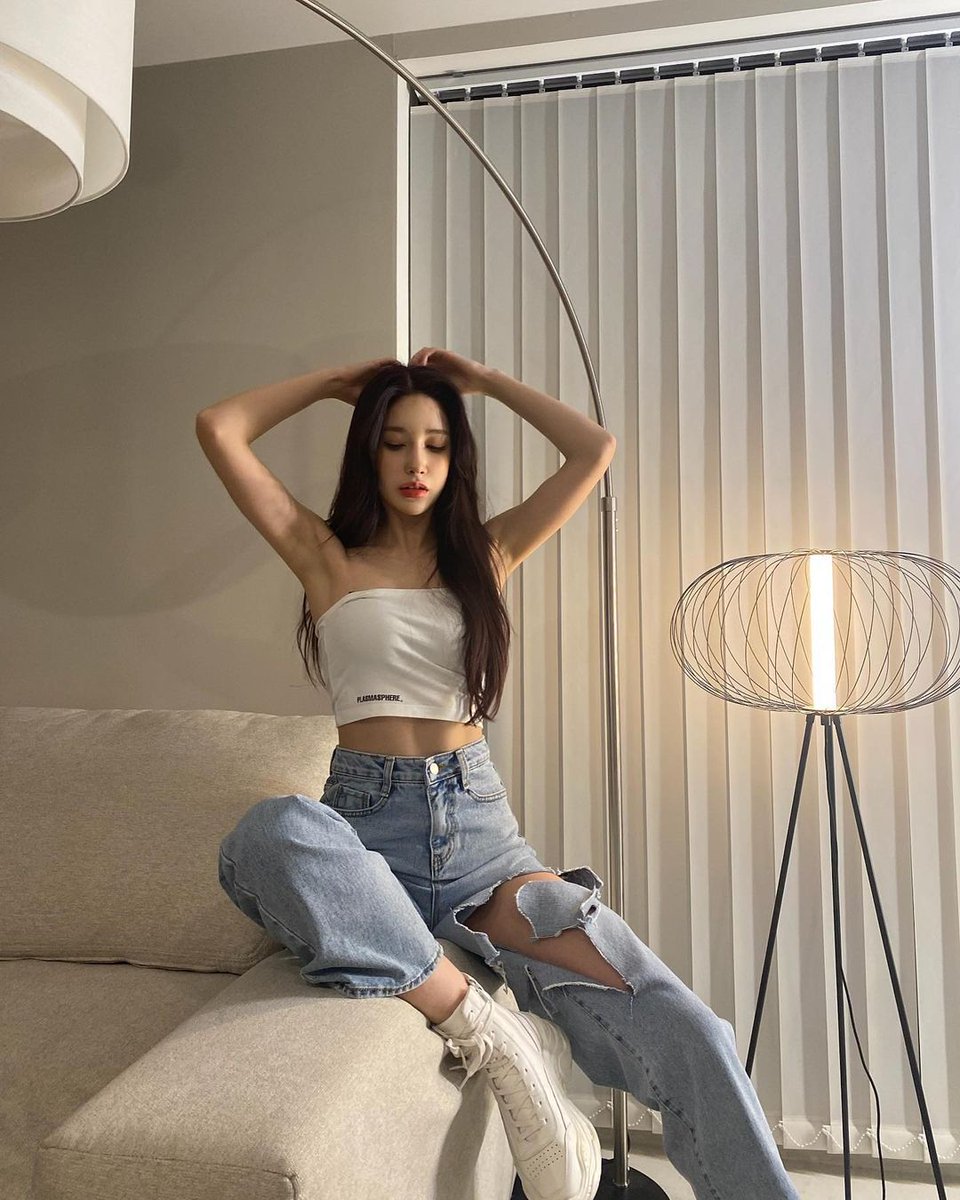 thelast_me's tweet photo. 🎂 HAPPY BIRTHDAY, LINA 🎂
#HAPPYLINADAY
@ICONICREDSQUARE
#Lina #리나
#REDSQUARE #레드스퀘어 https://t.co/9yP094zm22