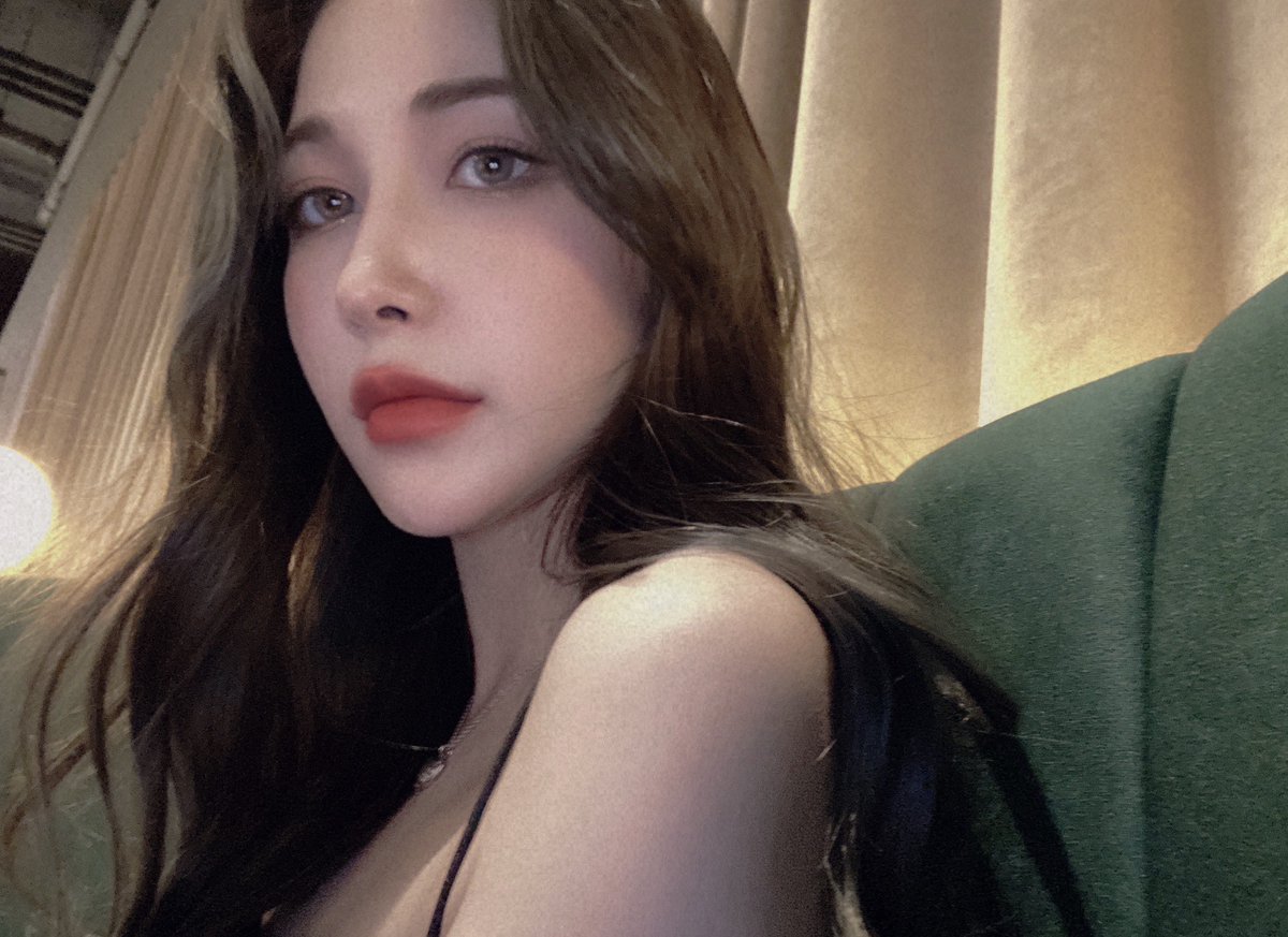 thelast_me's tweet photo. 🎂 HAPPY BIRTHDAY, LINA 🎂
#HAPPYLINADAY
@ICONICREDSQUARE
#Lina #리나
#REDSQUARE #레드스퀘어 https://t.co/9yP094zm22