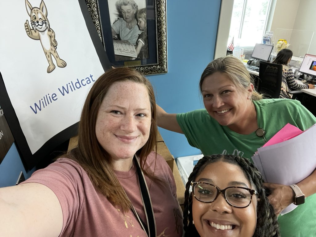 MrsAFoster1's tweet photo. End of year Matzke Scavenger Hunt thanks to our awesome ISs! @MrsSBergholtz #ELARwins #MatzkeProud https://t.co/SXR4lQZNUQ