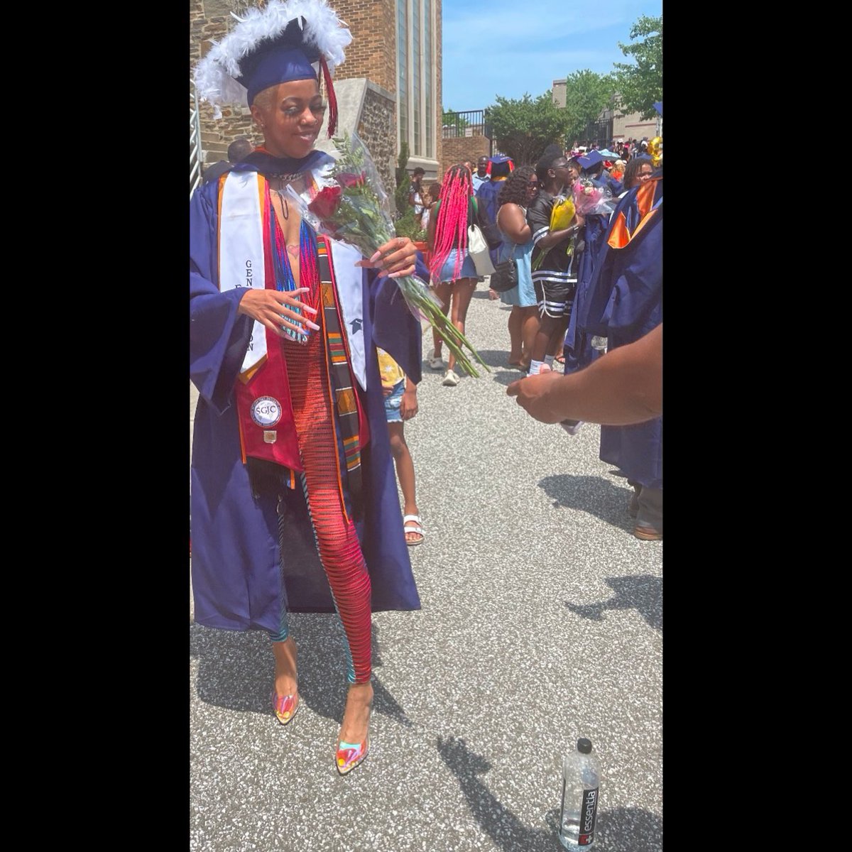 doublemkay's tweet photo. B.S. Strategic Communication 🧡💙🐻

Writing Tutor and Mentor 
National Society of Leadership and Success
National Society of Collegiate Scholars
Six time Deans List Scholar 
CSA
Fashion at Morgan

Until my next degree…. 🤘🏽 https://t.co/attoz0iUZo