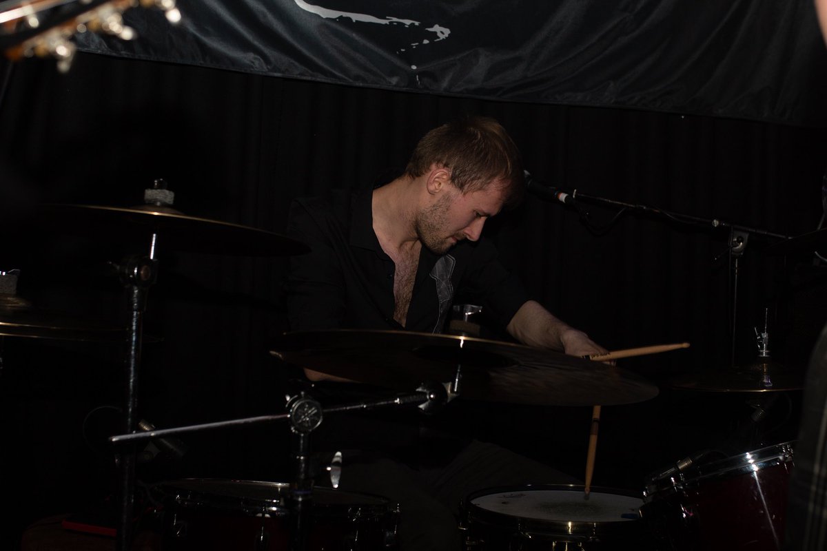 officialdoad's tweet image. Behind every band is they’re too-good-to-be-true drummer 🤭🙌🏻