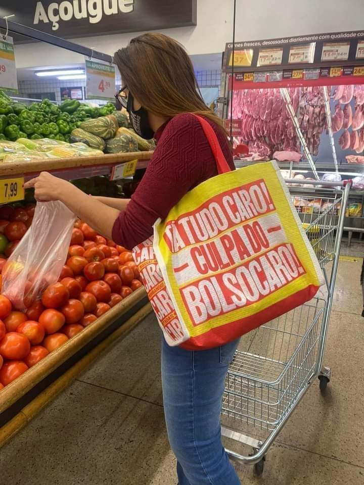denunciabovinos's tweet photo. Aonde compra essa sacola meu Deus? https://t.co/P8f10JWz2n