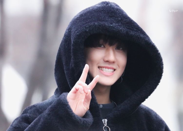 Cleansing your timeline with adorable fluffy Changbin 😌