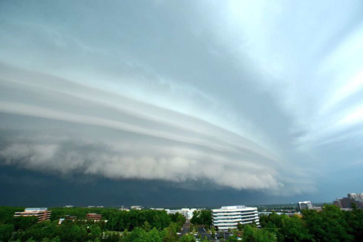 JumboMinds's tweet photo. Nearly a million homes were out of power from a recent derecho. https://t.co/VFSzxWENqE Derechos are intense, widespread, and fast-moving windstorms that occur during summer months. #earthscience #weather #meterology #science #scichat #sciencerocks #elementary https://t.co/SXgaXIFVG4