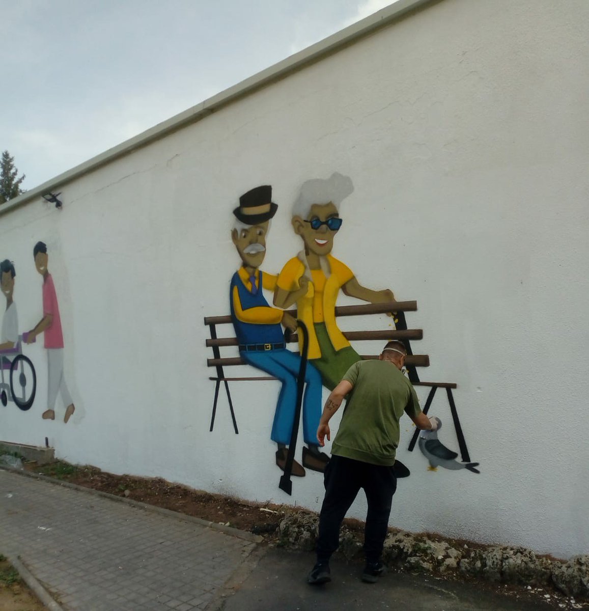 En la Residencia #RíoArlanza no pueden aguantar más para mostrarnos su precioso mural, falta un poquito aún.
Homenaje al pasado, presente y futuro de Aspanias.
Gracias al artista salense SERGIETE.
Gran artista y mejor persona.
Luce precioso.👏👏😉
#salasmola
#arteurbanodecalidad