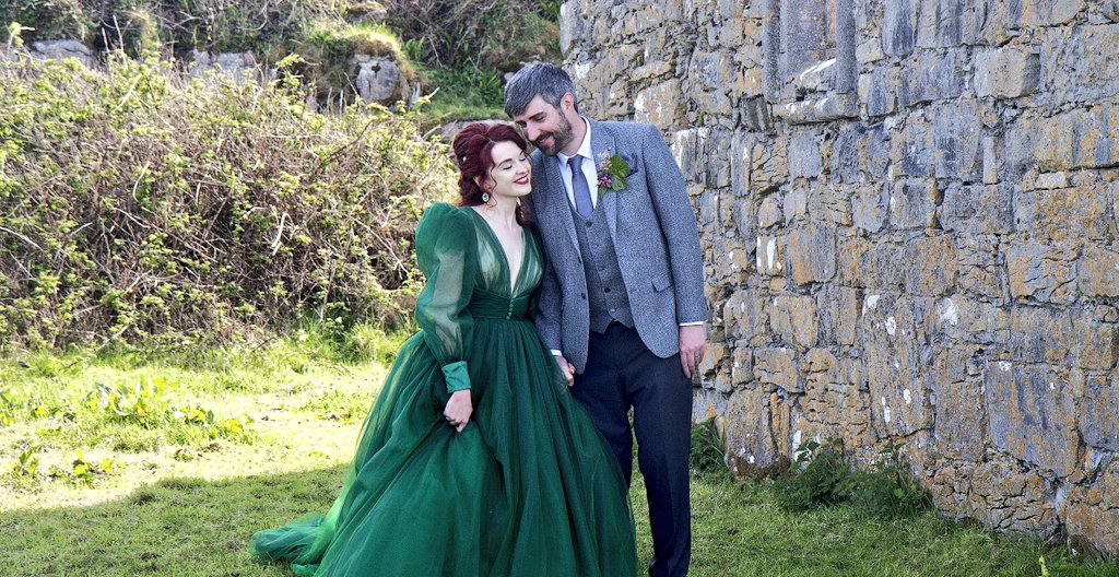 rottenredpepper's tweet photo. Phós mé mo chara is fearr @misteil beagnach mí ó shin agus lá draíochtúil a bhí ann 💚💚 https://t.co/oWQ5BskZQ0