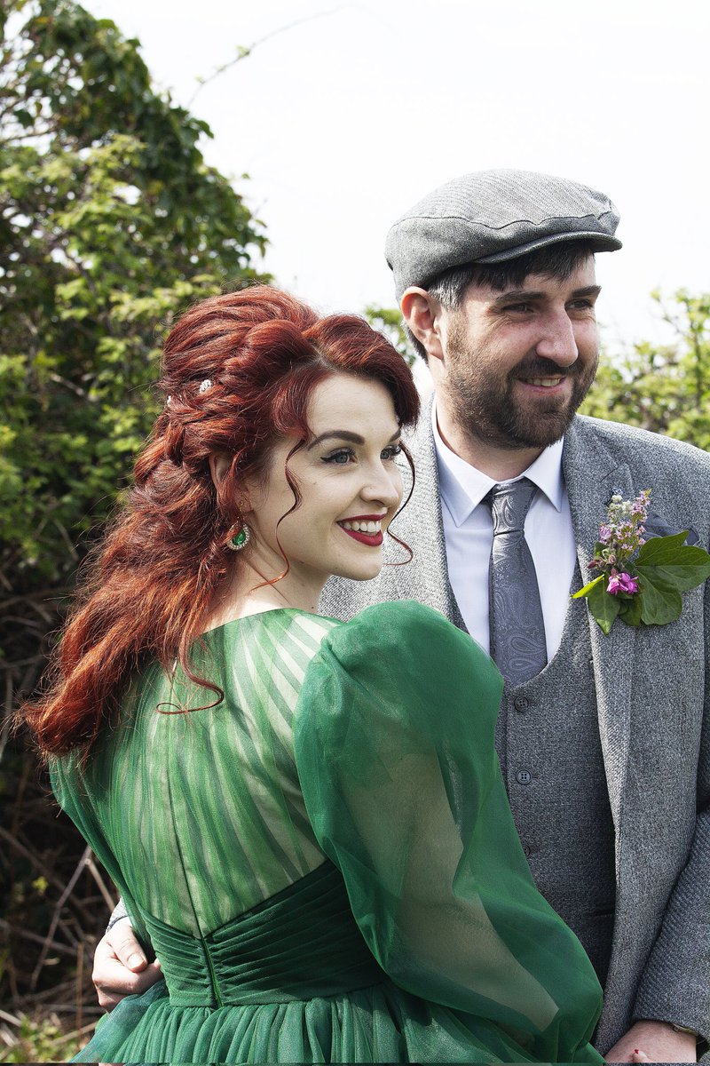 rottenredpepper's tweet photo. Phós mé mo chara is fearr @misteil beagnach mí ó shin agus lá draíochtúil a bhí ann 💚💚 https://t.co/oWQ5BskZQ0