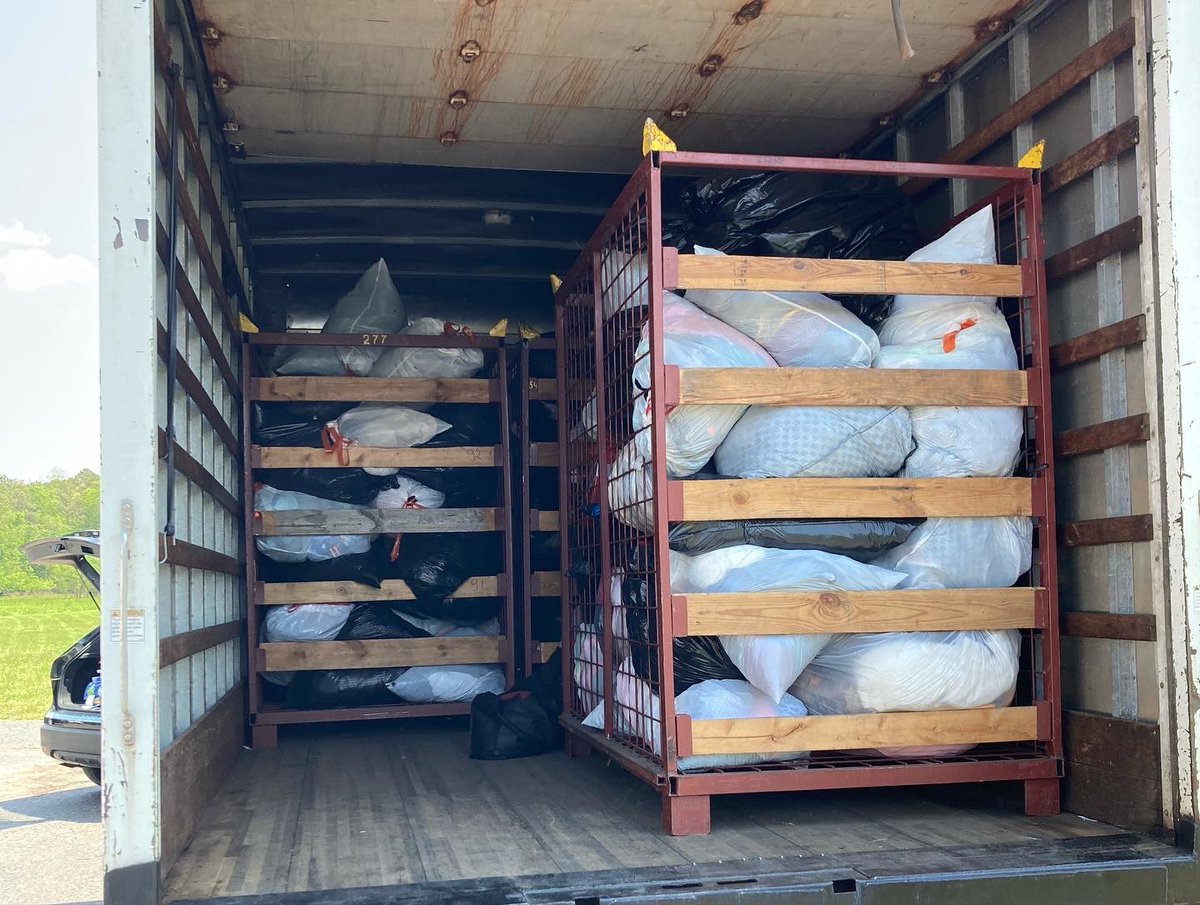 THANK YOU to everyone who came to our 5th annual clothing drive fundraiser yesterday! Even in 90 degree weather, we had a very successful event ☀️Huge shoutout to all of our volunteers who stayed to help grab bags from cars and play with our Fighting H.A.R.D. kids.
#FightingHARD