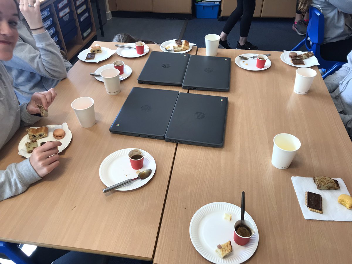 Miss Holmes tweet media