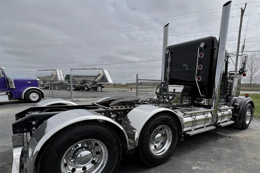 BudandTonys's tweet photo. #MondayMotivation 💪 "The Most Effective Way to Do It, Is Do It."

#Trucking #TruckDriver #Kenworth #OwnerOperator https://t.co/2njm7PLT8H