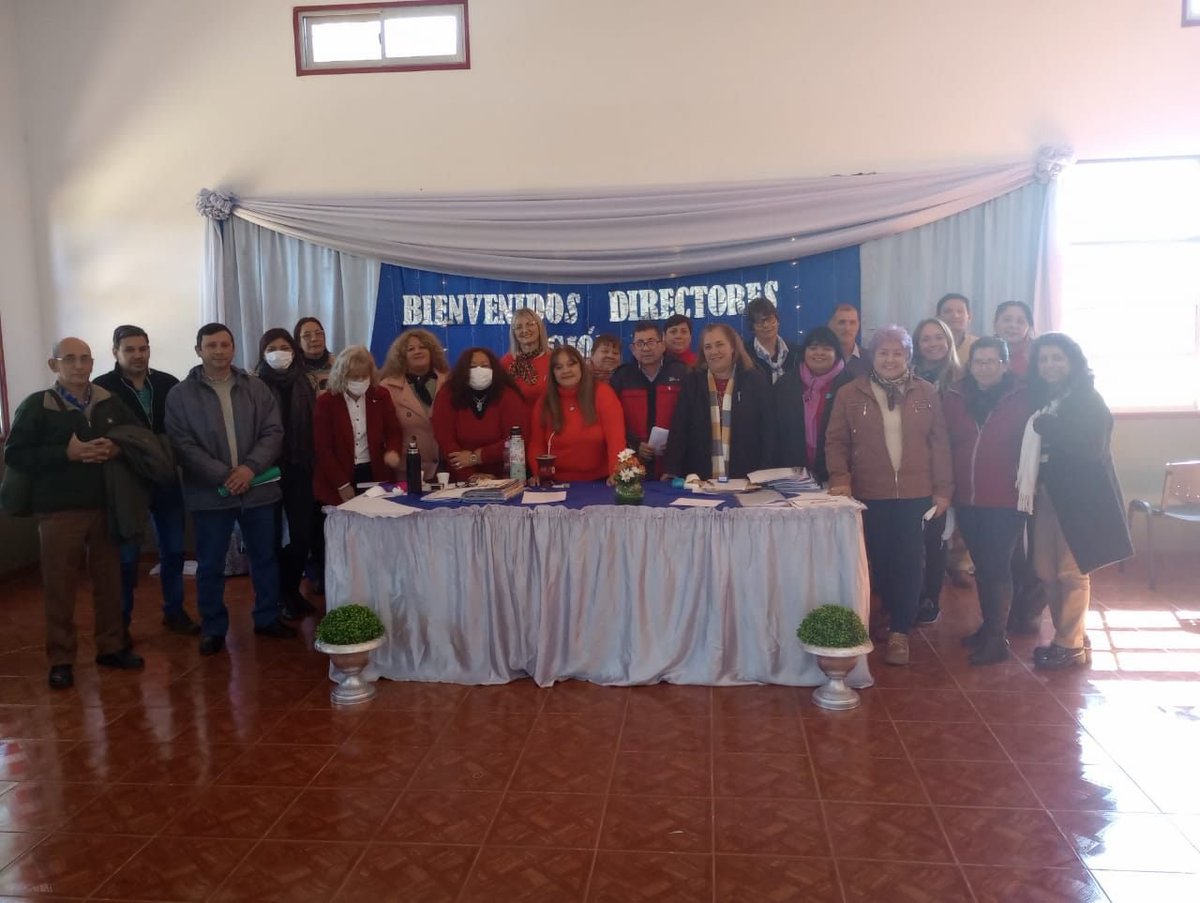 Equipo de directores de la región III, junto a la Supervisora de la Región III y la Directora de Enseñanza Secundaria <a href="/EscurdiaViviana/">Viviana E Escurdia</a> 
#Gestionando