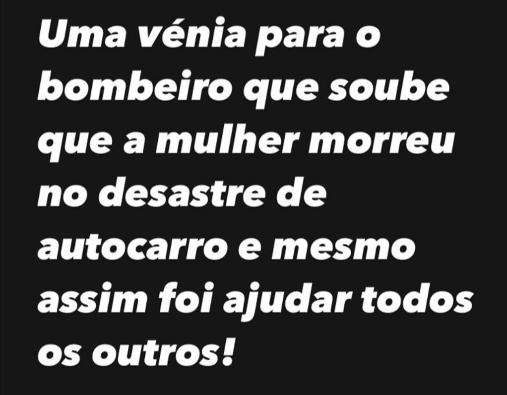 Um operacionais dos Bombeiros Voluntários das Taipas, soube na autoestrada que tinha perdido a mãe dos seus três filhos para aquele trágico acidente de autocarro na A1 e ainda assim, procurou socorrer os feridos.

É de louvar a atitude deste Soldado da Paz naquele momento de dor!