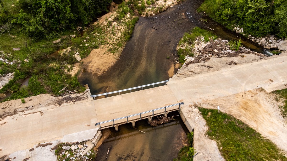 CDMedia15's tweet photo. Drone photos of a property that recently closed in North Arkansas. #Arkansas #realestate #SmallBusiness #cleareddirectmedia #dronephotography https://t.co/xfLQqEcw9d