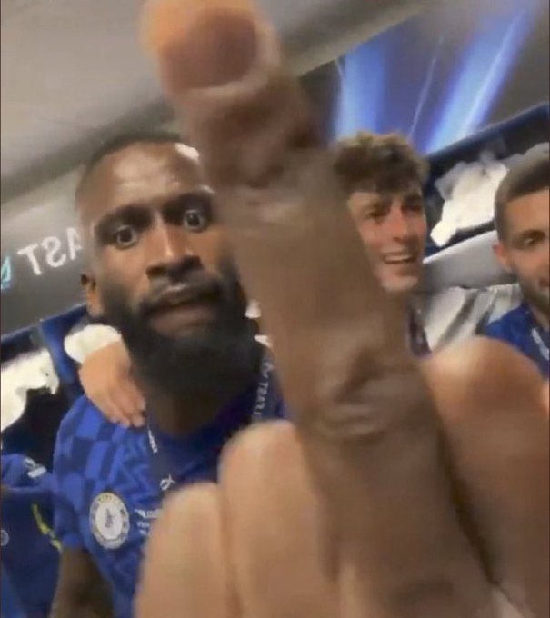 Periodista: ¿Se ha acabado el sueño de fichar por el Real Madrid?

Mbappé: “Nunca se acaba” 

Madridistas: