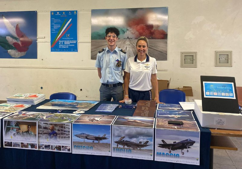 assoaeroarma's tweet photo. XXI #Raduno Nazionale A.A.A. #AviatoridItalia, #Alghero 20-22 maggio 2022
Il #21maggio l'atleta Francesca Lollobrigida, 1º Av. Sc. #AeronauticaMilitare, è venuta a trovarci al Villaggio Azzurro!🔝 🇮🇹
#AAA70 #RadunoAAA #VillaggioAzzurro 
@ItalianAirForce #ItaliaTeam #Sardegna https://t.co/cNue150Wkh