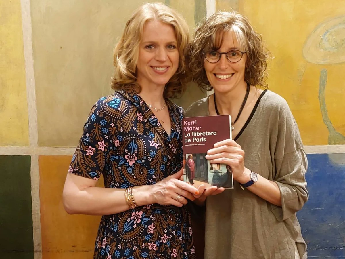 LlibreriaLAltel's tweet photo. Un dinar de luxe. Compartit amb la Kerri Maher i amb llibreteres amigues. La conversa entorn "la llibretera de París". Un llibre basat en la vida de la Sylvia Beach, la llibretera de Shakespeare &amp; co. Una delícia per on desfilen escriptors com Joyce o Hemingway.
Gràcies! https://t.co/z5f3iqMwnz