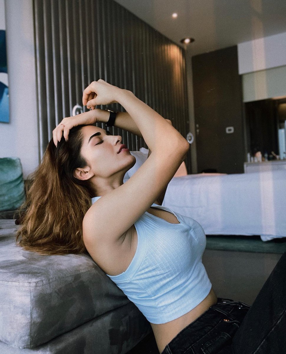 HotCeleb_curves's tweet photo. @iRuhaniSharma #sizematters #love #boobe #model #hotmilk 💦💦👙👙 https://t.co/OHTNsWFH9N