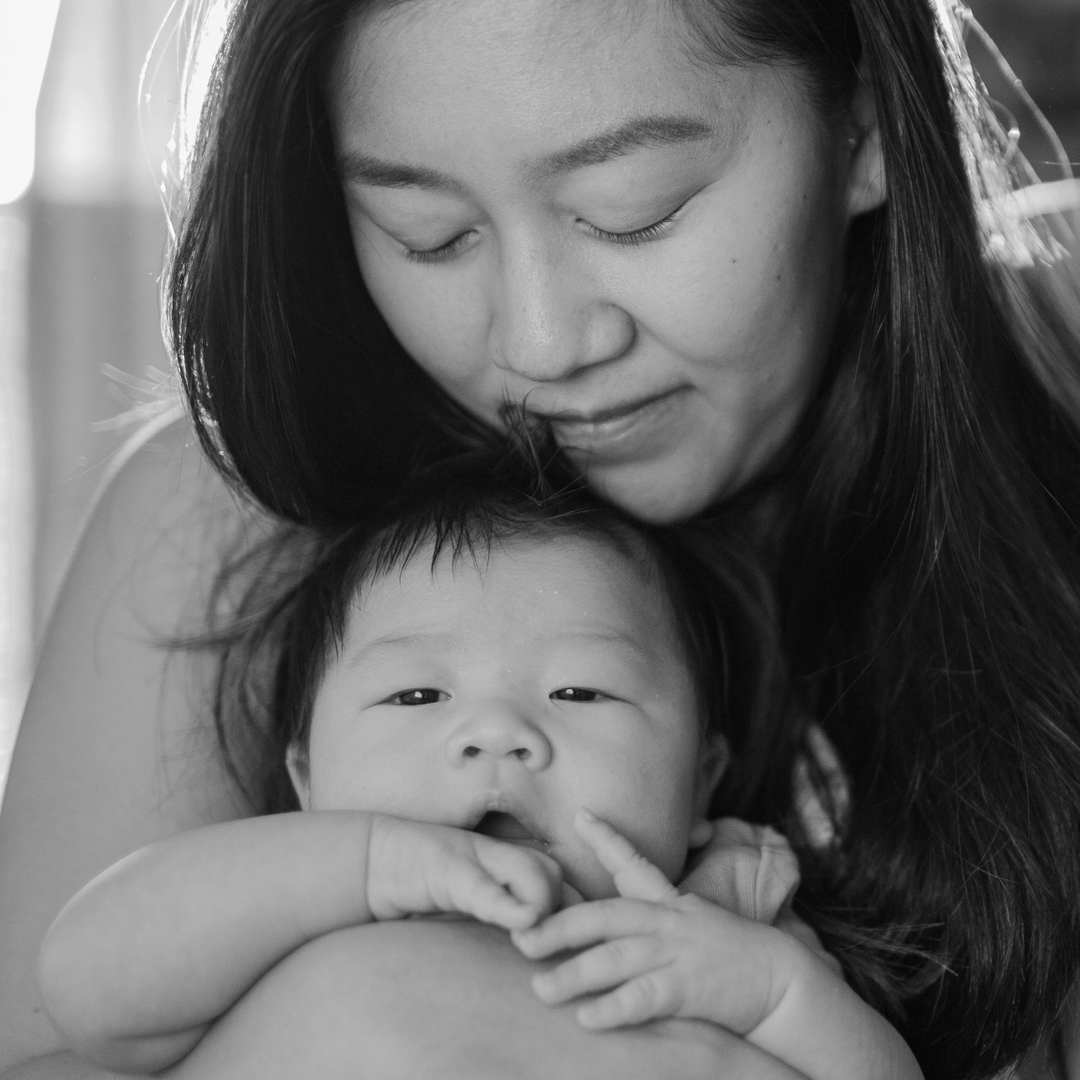 ChristinaChoRAW's tweet photo. Can we say a prayer for all the families with littles still on formula? Regardless of where we stand in politics, this isn't about that. The next generation is needing us mamas to come together. It breaks my heart to see story after story of friends driving nearly 2 hours to get https://t.co/EG6kvL2s81