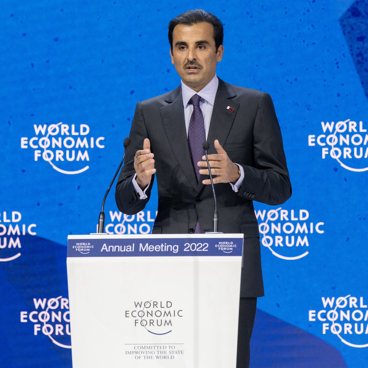 TamimBinHamad's tweet photo. أكدت اليوم في منتدى الاقتصاد العالمي @wef أن التحديات المتزايدة التي يواجهها العالم تحتم على دولنا تكثيف الجهود في إيجاد حلول سلمية وعادلة للنزاعات المتزايدة، ورفض جميع أنواع الانتهاكات سواء لسيادة الدول أو أرواح البشر، ونحن في قطر موقفنا ثابت في دعم السلام العالمي. https://t.co/3aH7yHEyAk