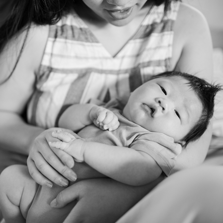 ChristinaChoRAW's tweet photo. Can we say a prayer for all the families with littles still on formula? Regardless of where we stand in politics, this isn't about that. The next generation is needing us mamas to come together. It breaks my heart to see story after story of friends driving nearly 2 hours to get https://t.co/EG6kvL2s81