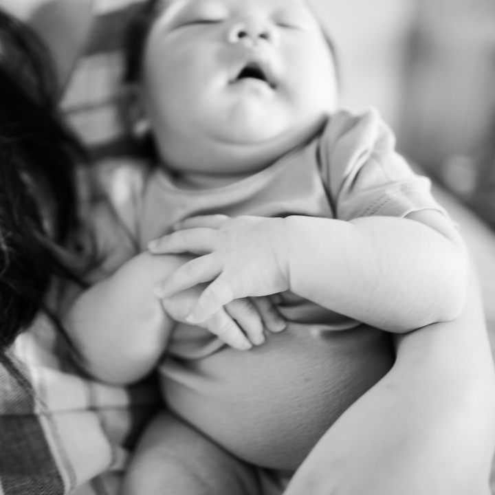 ChristinaChoRAW's tweet photo. Can we say a prayer for all the families with littles still on formula? Regardless of where we stand in politics, this isn't about that. The next generation is needing us mamas to come together. It breaks my heart to see story after story of friends driving nearly 2 hours to get https://t.co/EG6kvL2s81