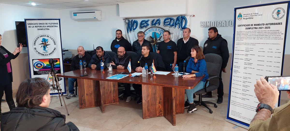 lopezoseb's tweet photo. Con @NataliaSteffen_ delegada del @TrabajoPBA en Necochea! En la rueda de prensa del @siunfletraok y nuestro conductor @PereyraMarioA luego plenario, más de 100 actores del sector! La regularización del sector como eje principal
@MiguelFunesA @mara_ruiz_malec @SebastianDell10 https://t.co/CjPzf8Rn1k