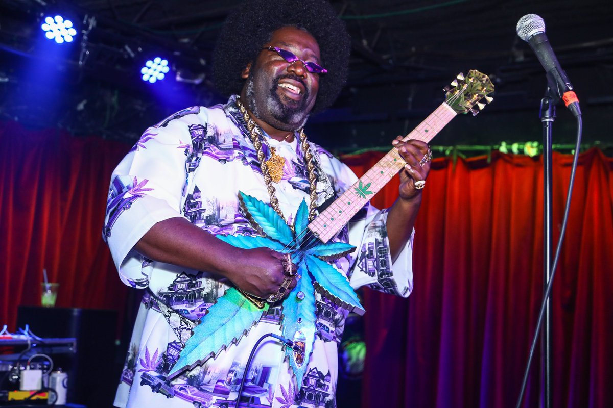 MannyWallace's tweet photo. I stopped by @thegrogshop to check out @ogafroman and the #Funkshway squad. https://t.co/zRiEkru578