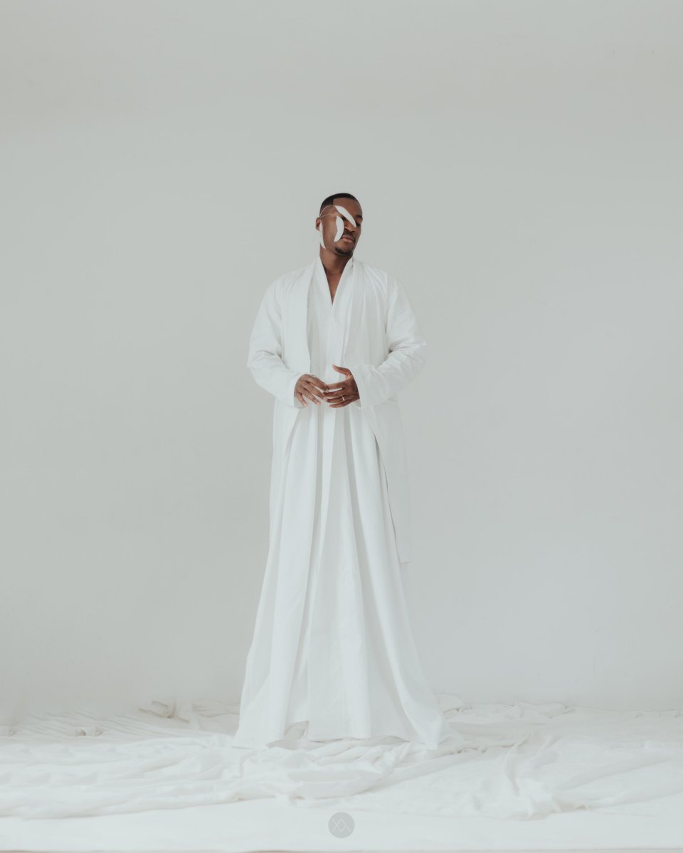 TheLexash's tweet photo. I also took these portraits of @akahnnani in the Editorial Trilogy “Angels Among Us”.
The Surrealist 
Styled by @YolandaOkereke 
Story, Direction and Photography by #thelexash https://t.co/6egQPRSfTS