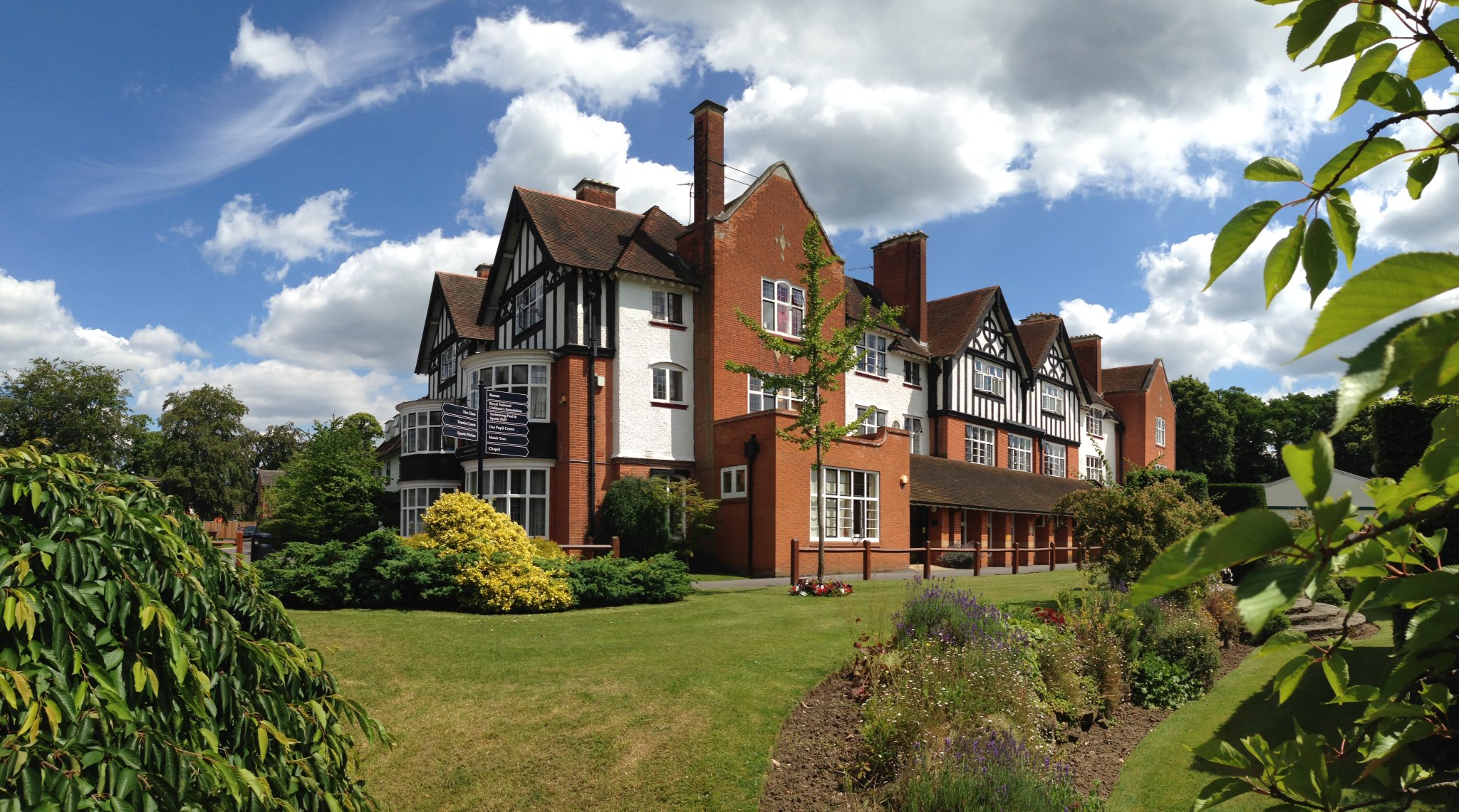 Reed's School Cobham on Twitter "We're recruiting!! Need an ACCOUNTS