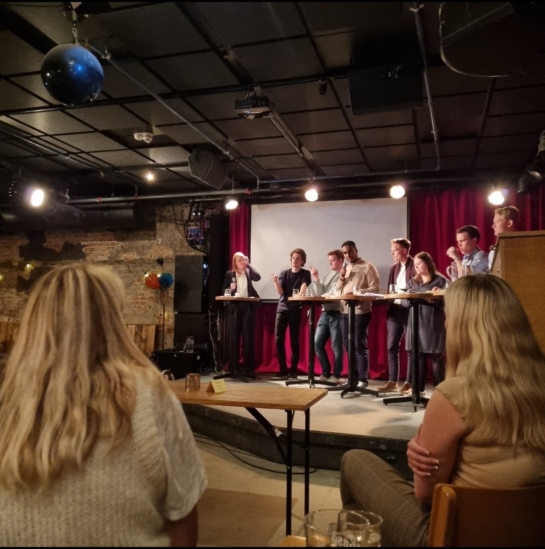 Temaer som debatteres: #EU og norsk EU-medlemsskap, #NATO, #basepolitikken, #forsvarsbudsjetter. Hva mener DU vi må satse på i årene fremover i Norge, innen sikkerhet-, utenriks- og forsvarspolitikk? <a href="/KrFU/">Kristelig Folkepartis Ungdom</a> <a href="/aufnorge/">AUF</a> <a href="/Senterungdommen/">Senterungdommen</a> <a href="/Ungehoyre/">Unge Høyre</a> <a href="/fpunorge/">Fremskrittspartiets Ungdom</a> <a href="/sosialist/">Sosialistisk Ungdom</a> <a href="/ungevenstre/">Unge Venstre</a>