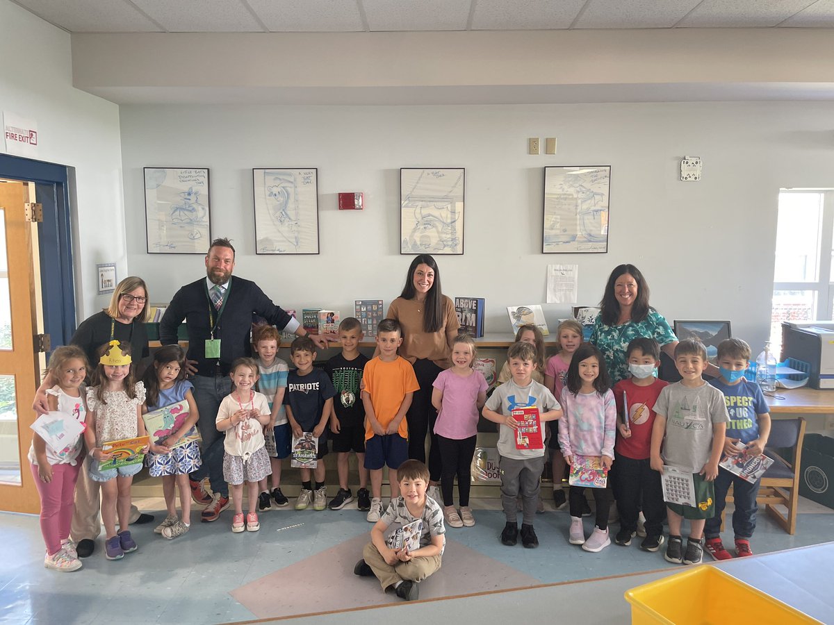 DigiLearnSA's tweet photo. Thank you to Mrs. Gravallese’s parent volunteers for making our station rotations a success! #STEM  #digitallearning @jthoodelemen https://t.co/jcLAweX6uD