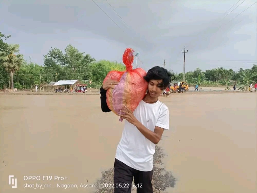 DebnathDon's tweet photo. #FloodReliefInAssam 
#Independentstudents https://t.co/VAAshp0qa1