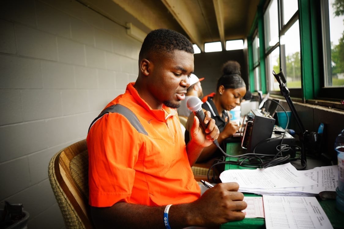 J_Tanelus17's tweet photo. I had an amazing experience being the PA announcer (first time announcing) for the softball, baseball and volleyball games for the 2021-2022 season.
I would like to thank @ReeeeeYA for providing this opportunity.
I may continue next season 👀 As always GO RATTLERS. 🐍🔥💪🏾 https://t.co/KDDpW1RAYf