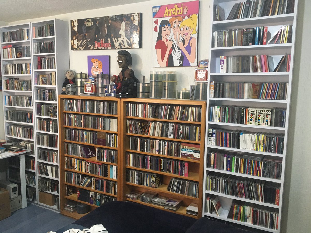 #ComunidadDinosaurica Por cuestiones personales estoy vendiendo mi colección de discos; la dinámica es simple, responde a este mensaje con el título del disco (s) que te gustaría tener y si lo tengo te contacto para que le pongamos precio
Dale RT para que más gente participe 🙌🏻