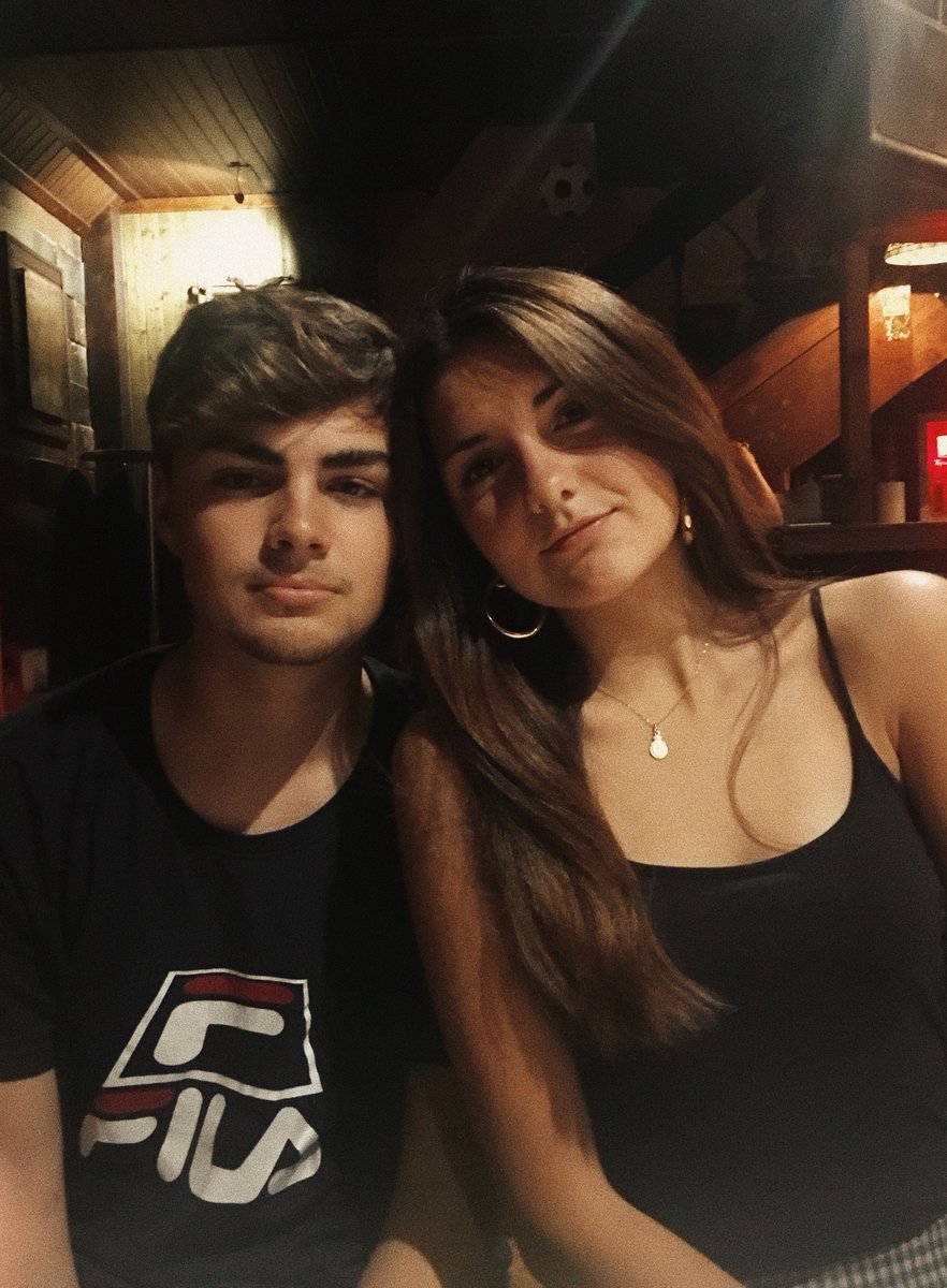 ifezugui's tweet photo. post de las fotos más bonitas del mundo con la persona más bonita del mundo en el sitio más cutre del mundo 💙 https://t.co/ltglEtbOJk