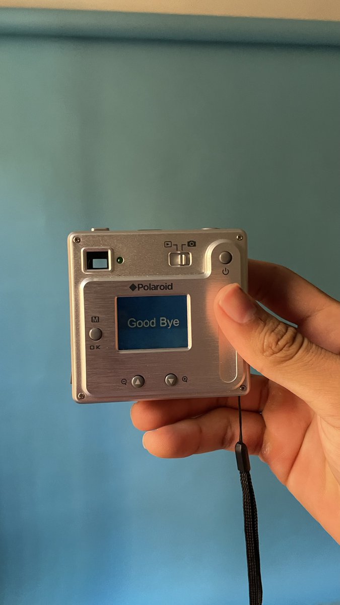 moodydarkroom's tweet photo. camera vs pics https://t.co/kw0nLHwGWy